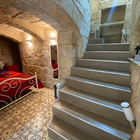Malta'S Naughtiest Cabaret Floriana Exterior foto