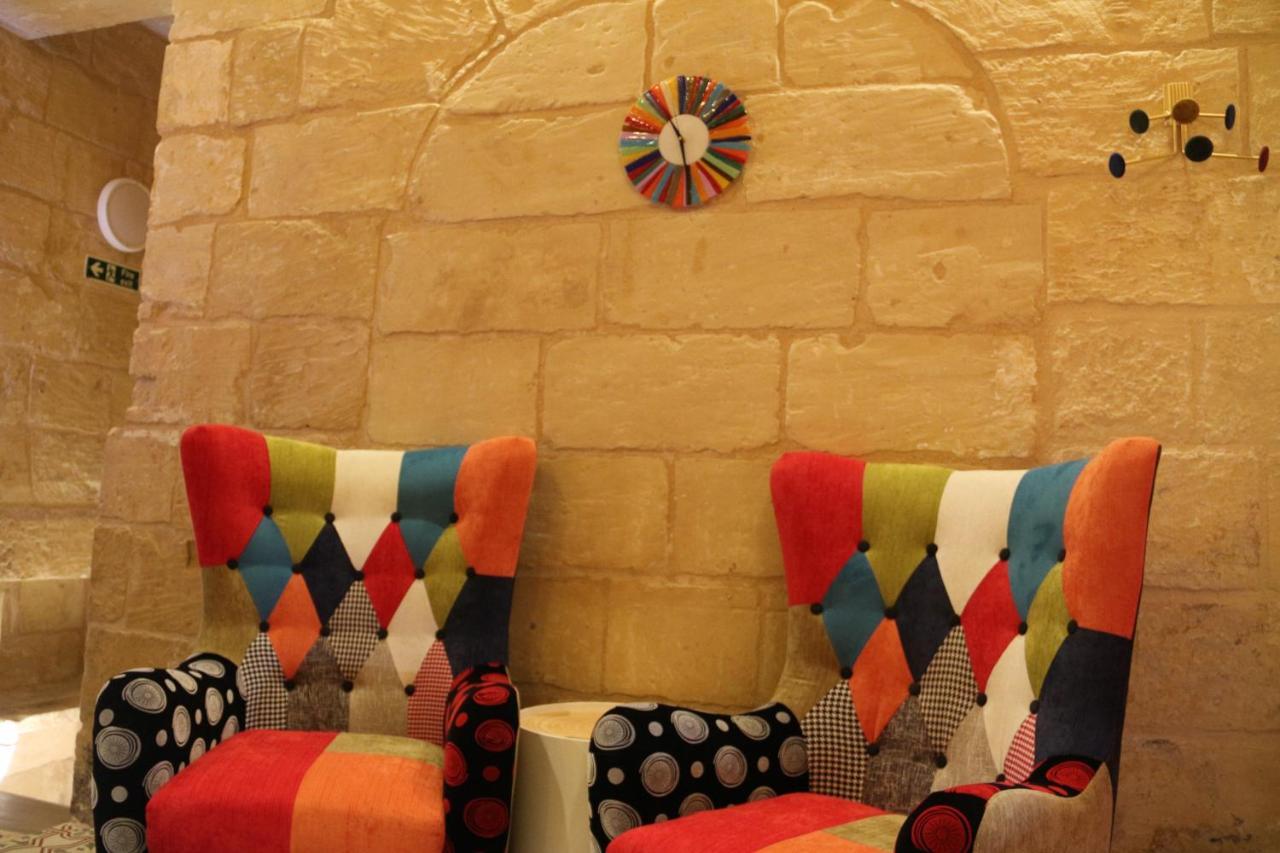 Malta'S Naughtiest Cabaret Floriana Exterior foto