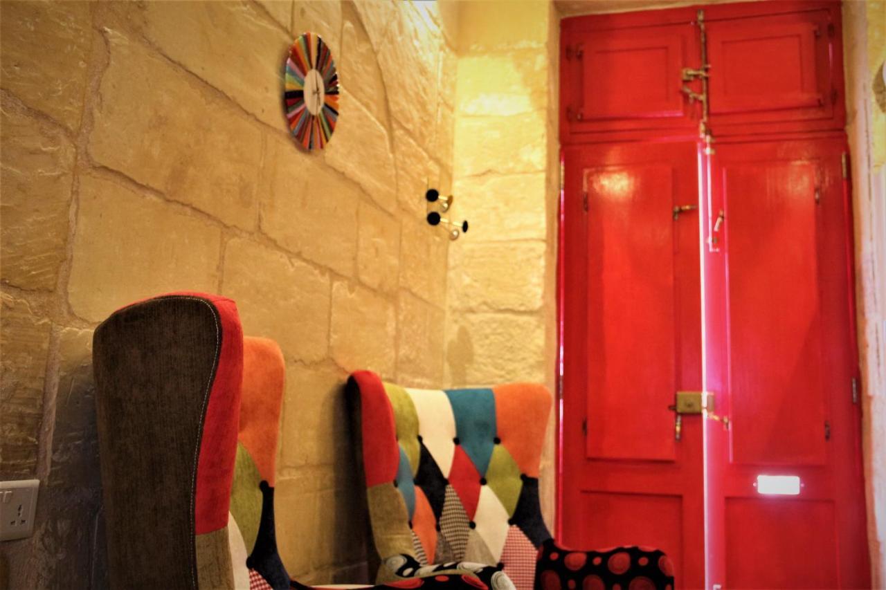 Malta'S Naughtiest Cabaret Floriana Exterior foto