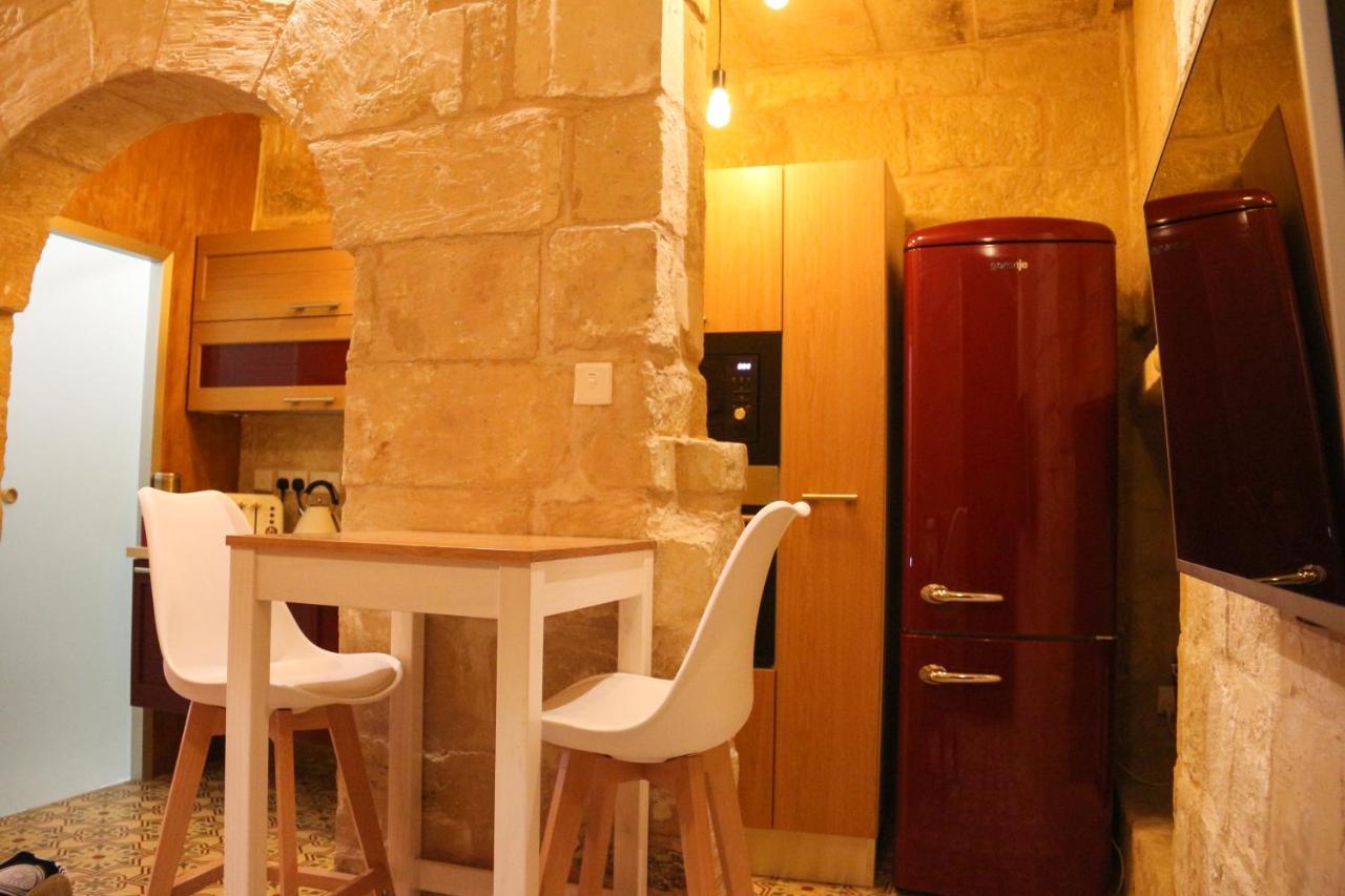 Malta'S Naughtiest Cabaret Floriana Exterior foto