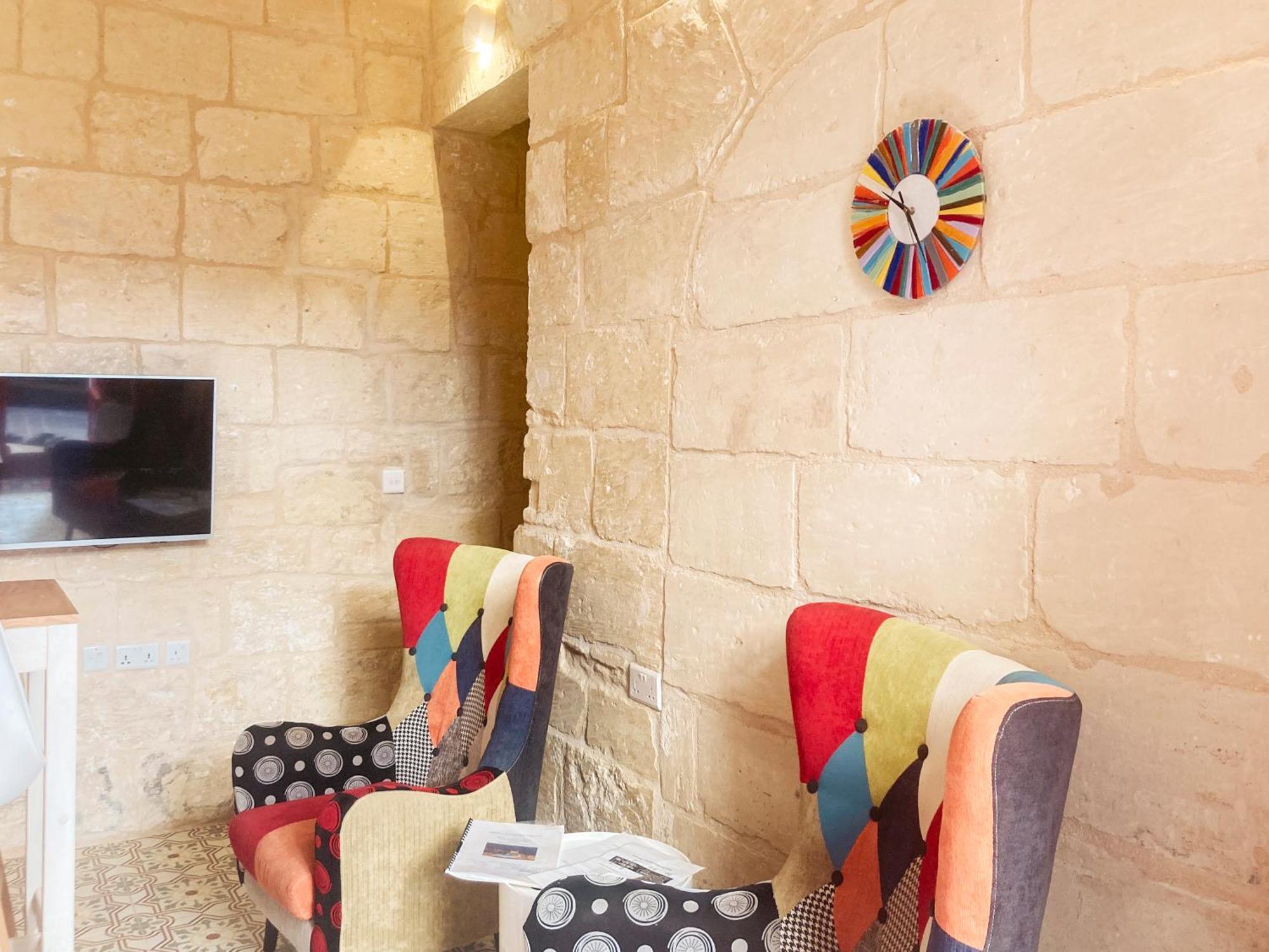 Malta'S Naughtiest Cabaret Floriana Exterior foto